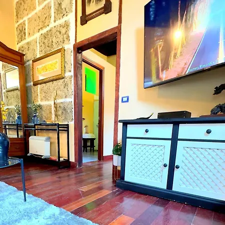 Peaceful House With Terrace In - Mountain View Semesterbostad *