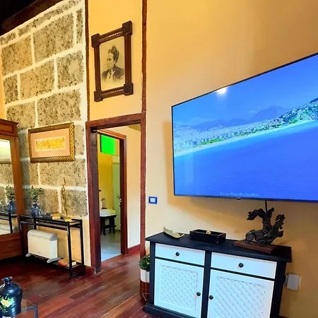 Peaceful House With Terrace In - Mountain View Semesterbostad