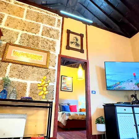 Peaceful House With Terrace In - Mountain View