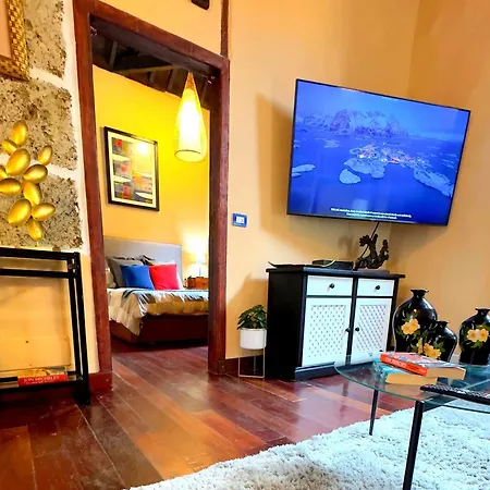 Peaceful House With Terrace In - Mountain View