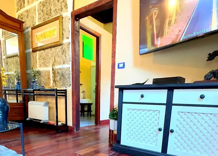 Peaceful House With Terrace In - Mountain View Semesterbostad *